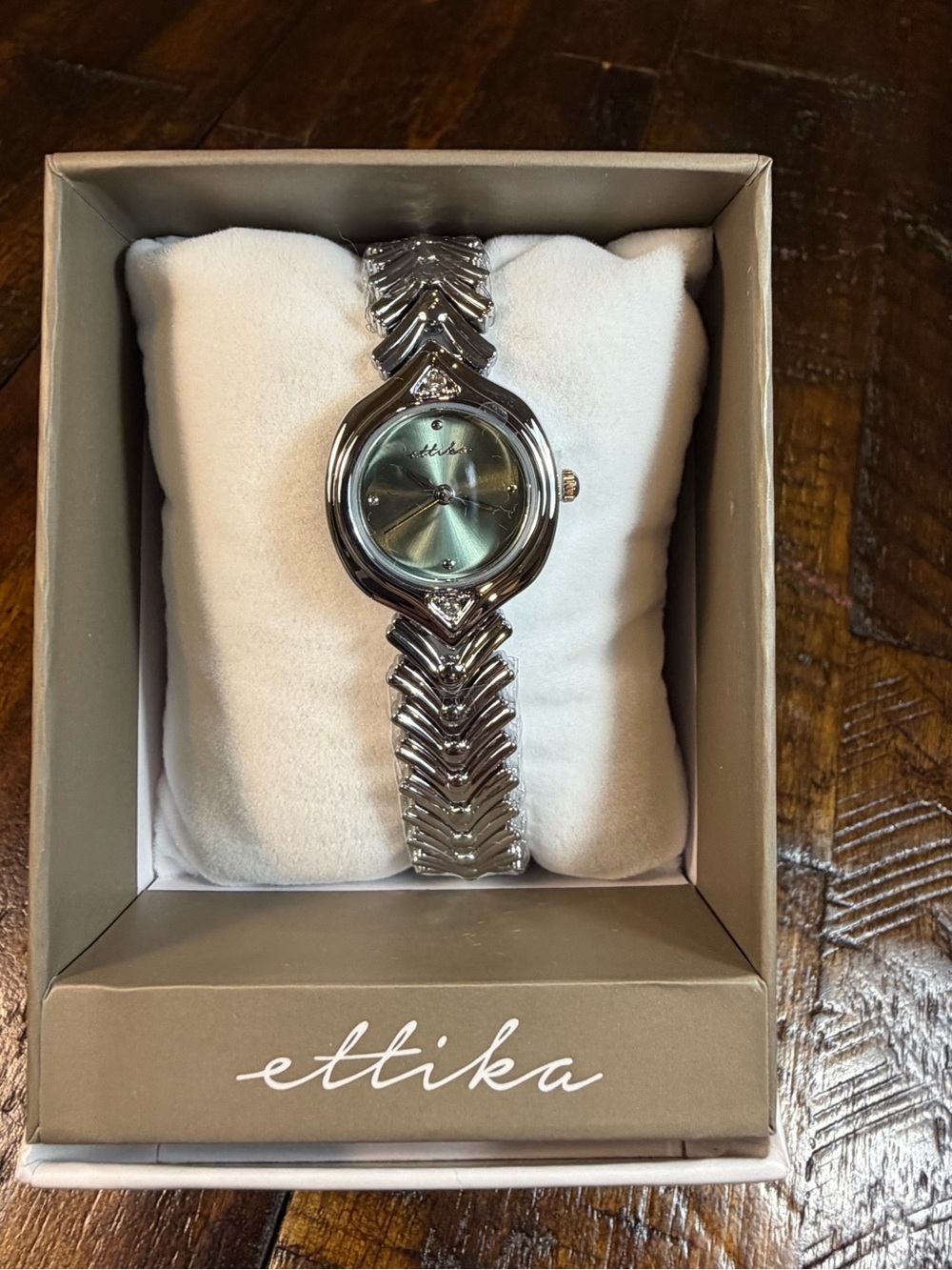 🌟 5 for $25 🌟 Ettika Round Silver Chevron Link Crystal Accented Bracelet Watch